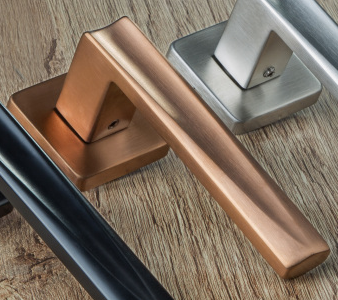 Dverové kovanie ROSTEX EMONT/H s čapmi (TI - MEĎ MAT)